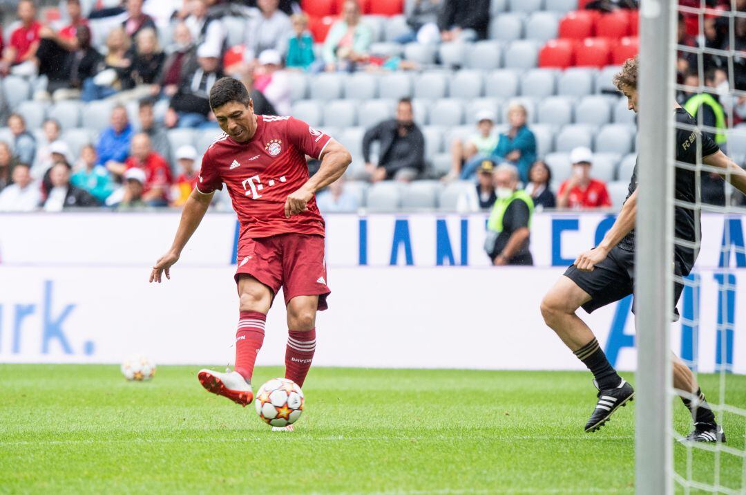 Giovane Élber, en un partido de leyendas del Bayern.