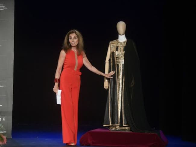 Junto al vestido que lució cuando interpretó "La hija del aire" en la década de los 80 en el Festival de Almagro