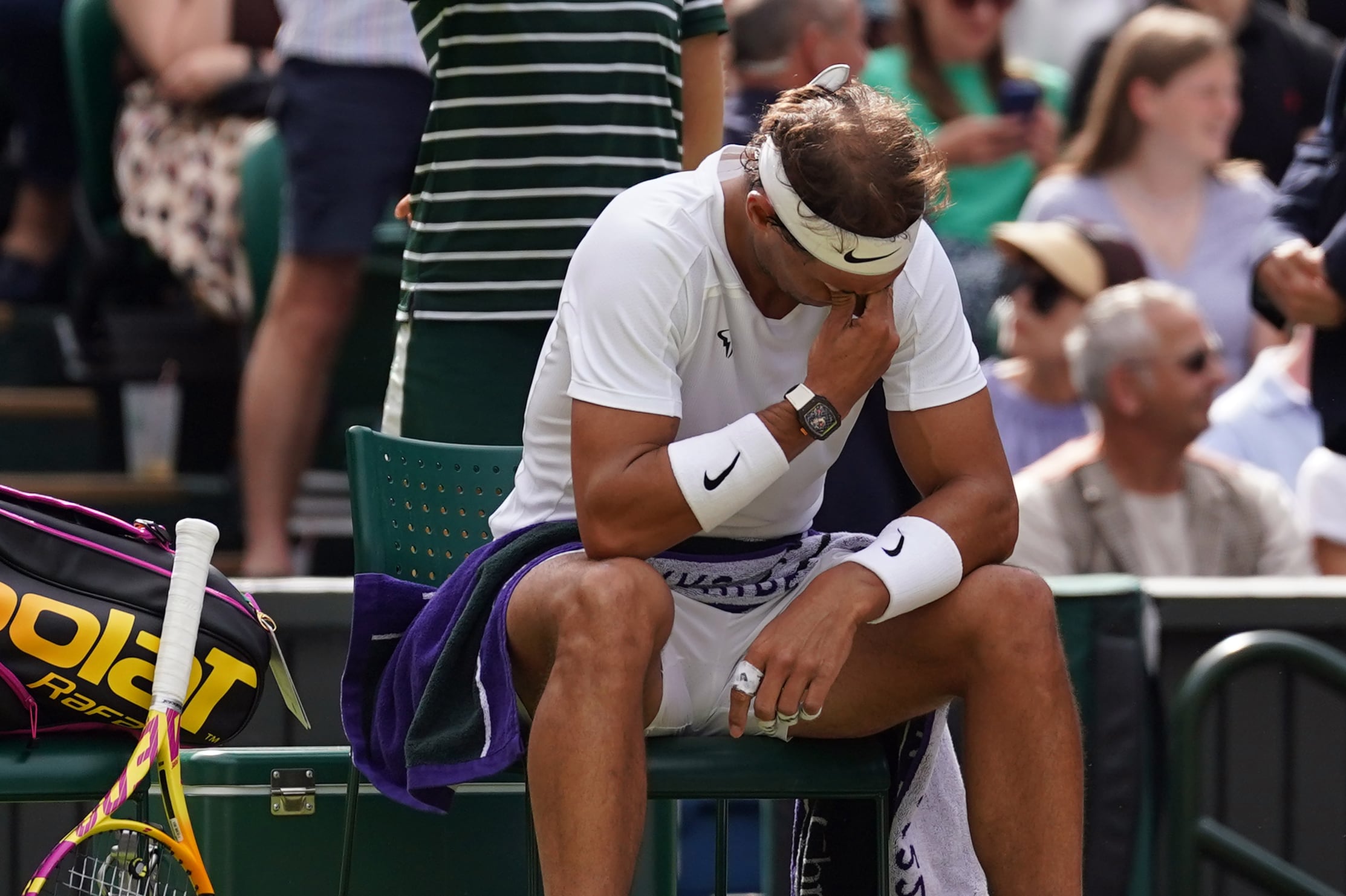 Rafa Nadal, cabizbajo, en un partido de Wimbledon. (Photo by Adam Davy/PA Images via Getty Images)