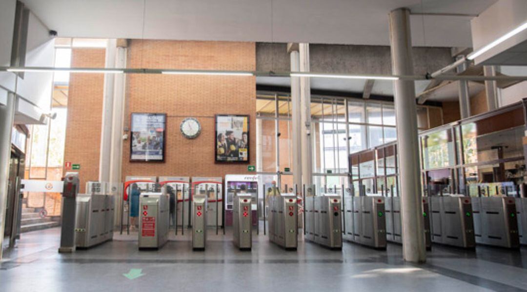 Tornos de la estación de Cercanías de Tres Cantos