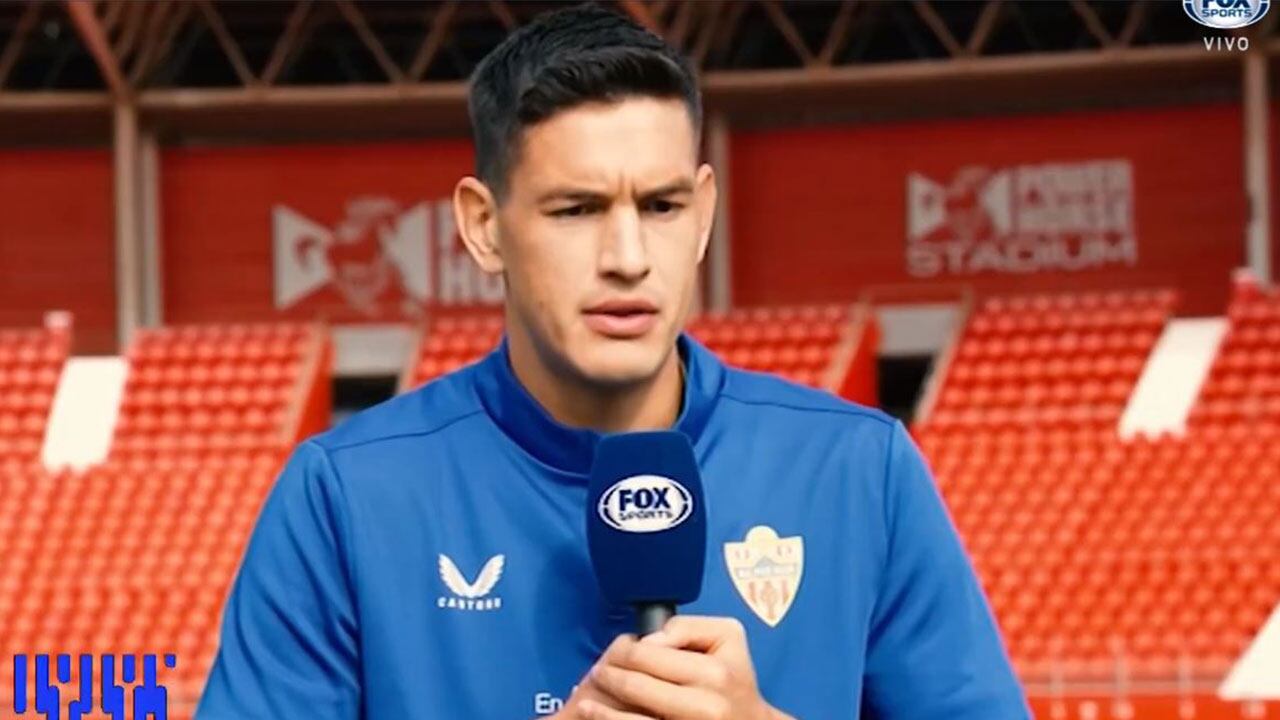 Un momento de la entrevista de Fox Sports en el Estadio de los Juegos Mediterráneos a César Montes.