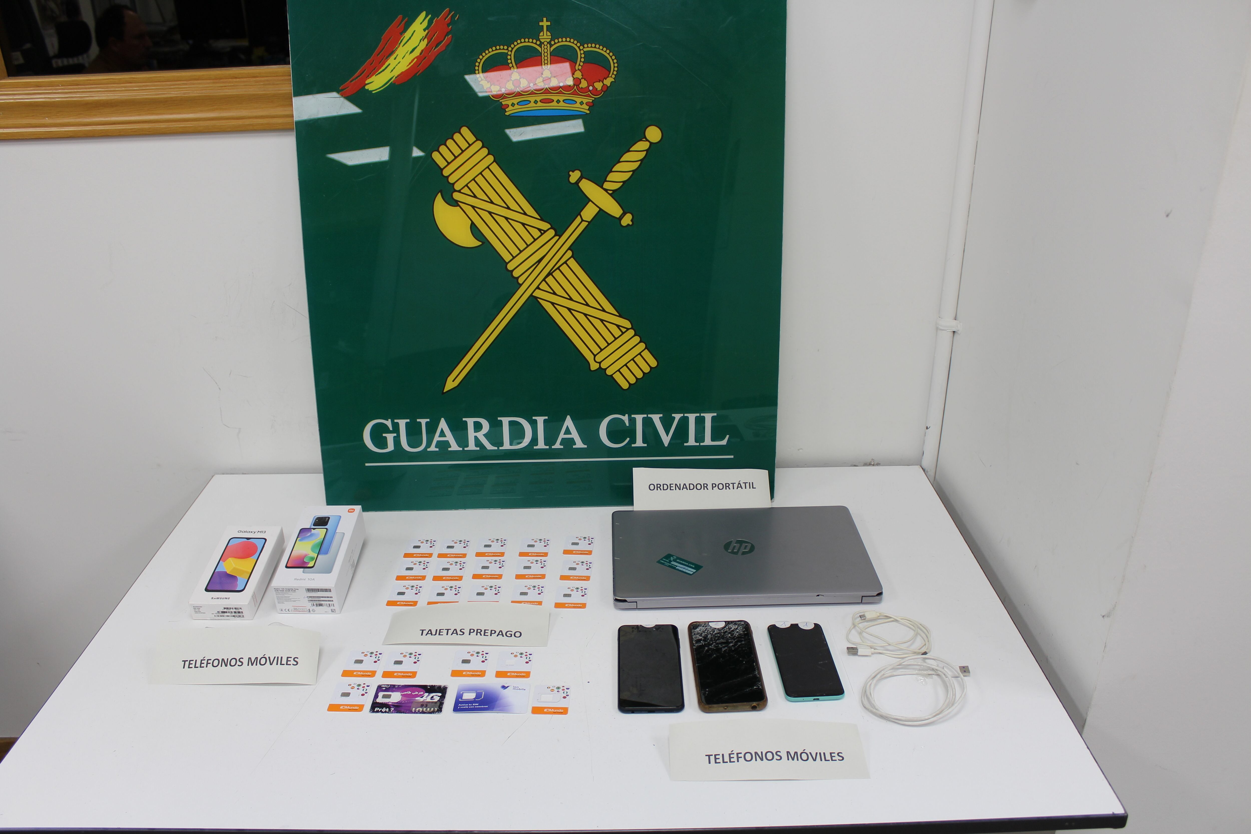 La Guardia Civil detectó más de cien líneas telefónicas dadas de alta con identidades falsas y abundante documentación falsificada