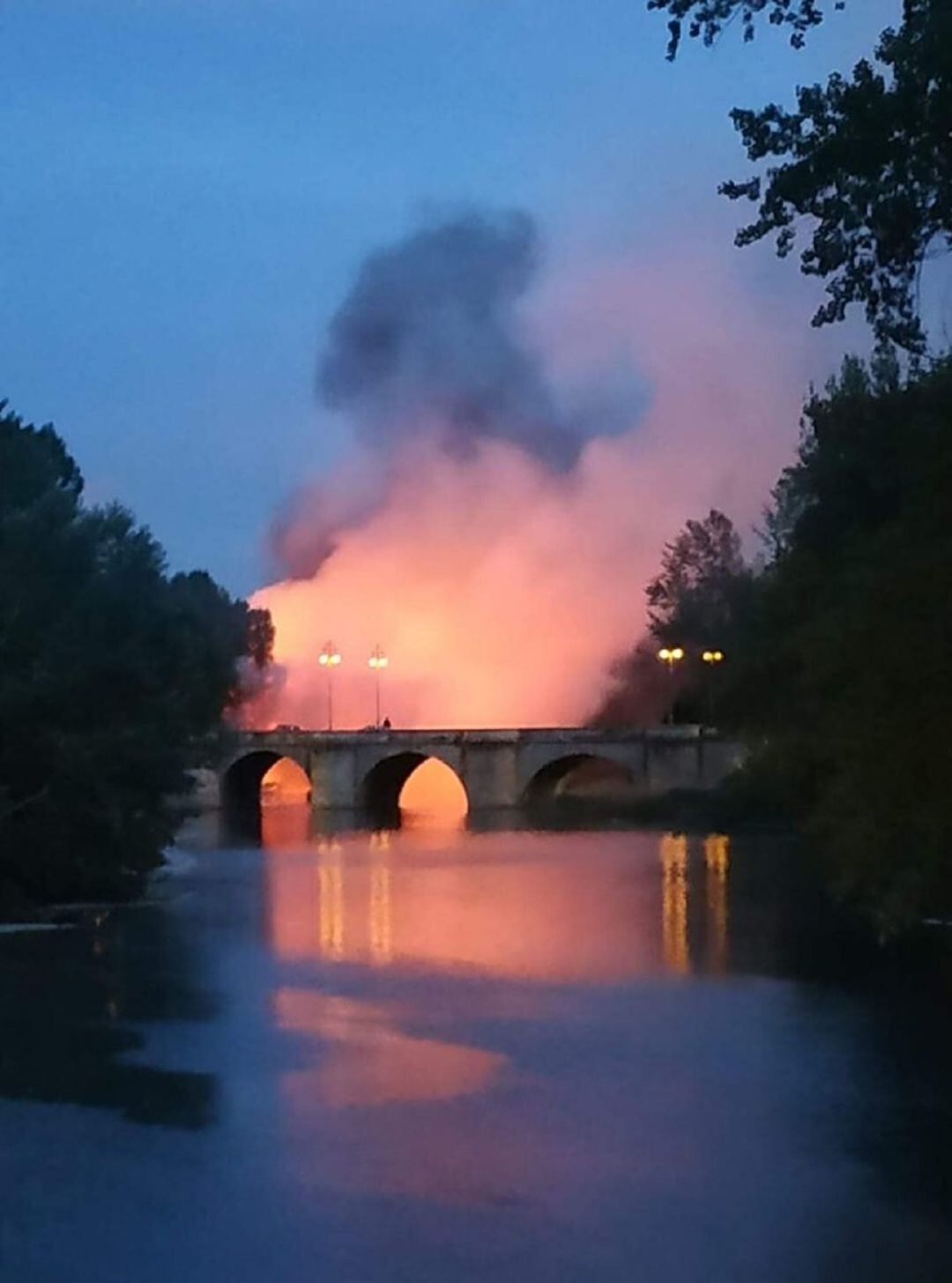 Imagen de archivo de un incendio de pelusas en Palencia