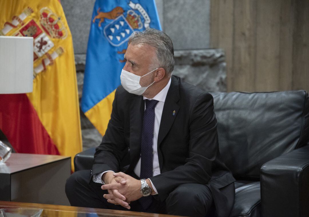 El presidente del Gobierno de Canarias, Ángel Víctor Torres, durante una reunión con el ministro de Agricultura, Pesca y Alimentación, Luis Planas, a 13 de mayo de 2021