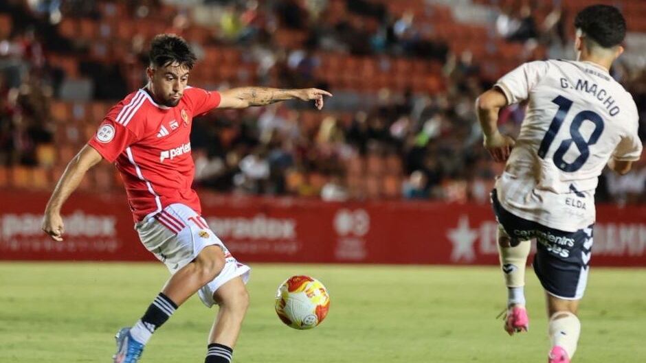 Jaume Jardí despeja ante Guille Macho