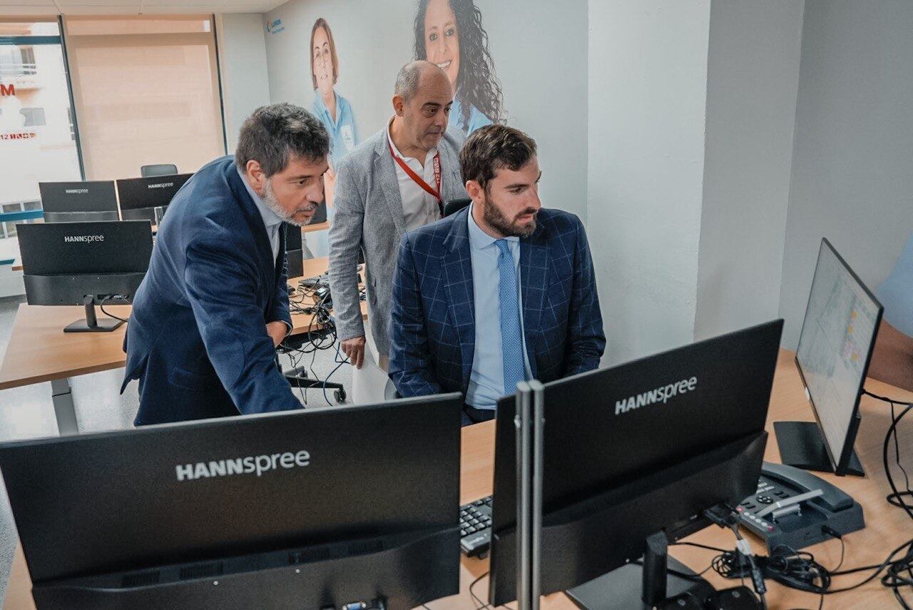 Antelo visita el nuevo centro de respaldo para el 112