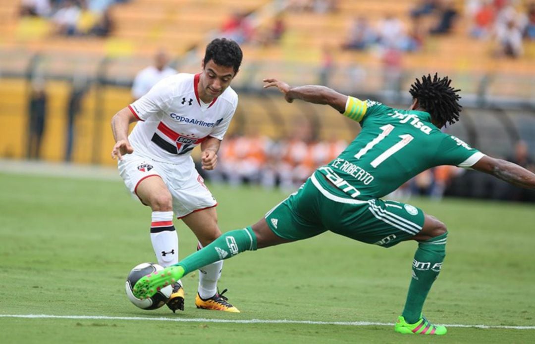 Daniel Correa durante un encuentro con el Sao Paulo