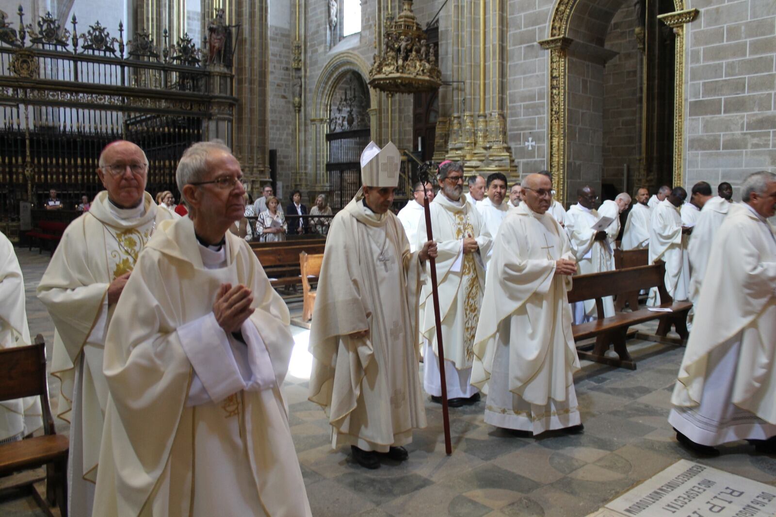 Ernesto Brotons, Obispo de Plasencia, en una celebración eucaristica