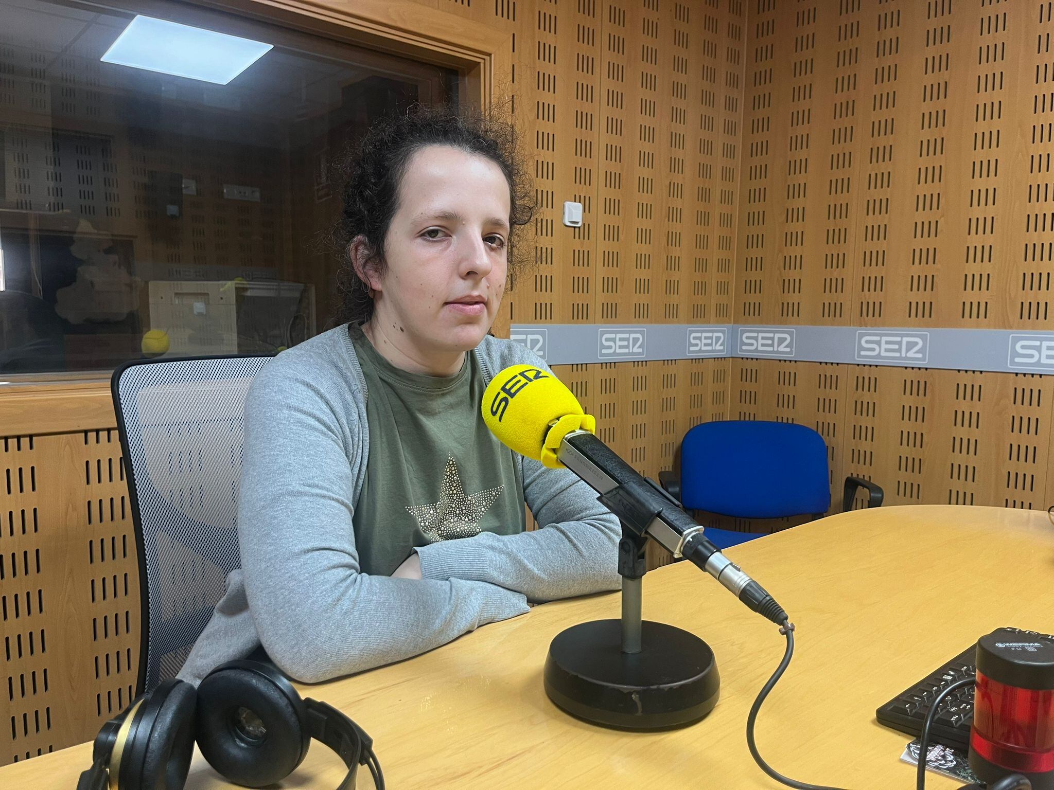 María Victoria González, madre de Luis Federico, niño emeritense diagnosticado con el síndrome CHD8, en los estudios de Ser Mérida