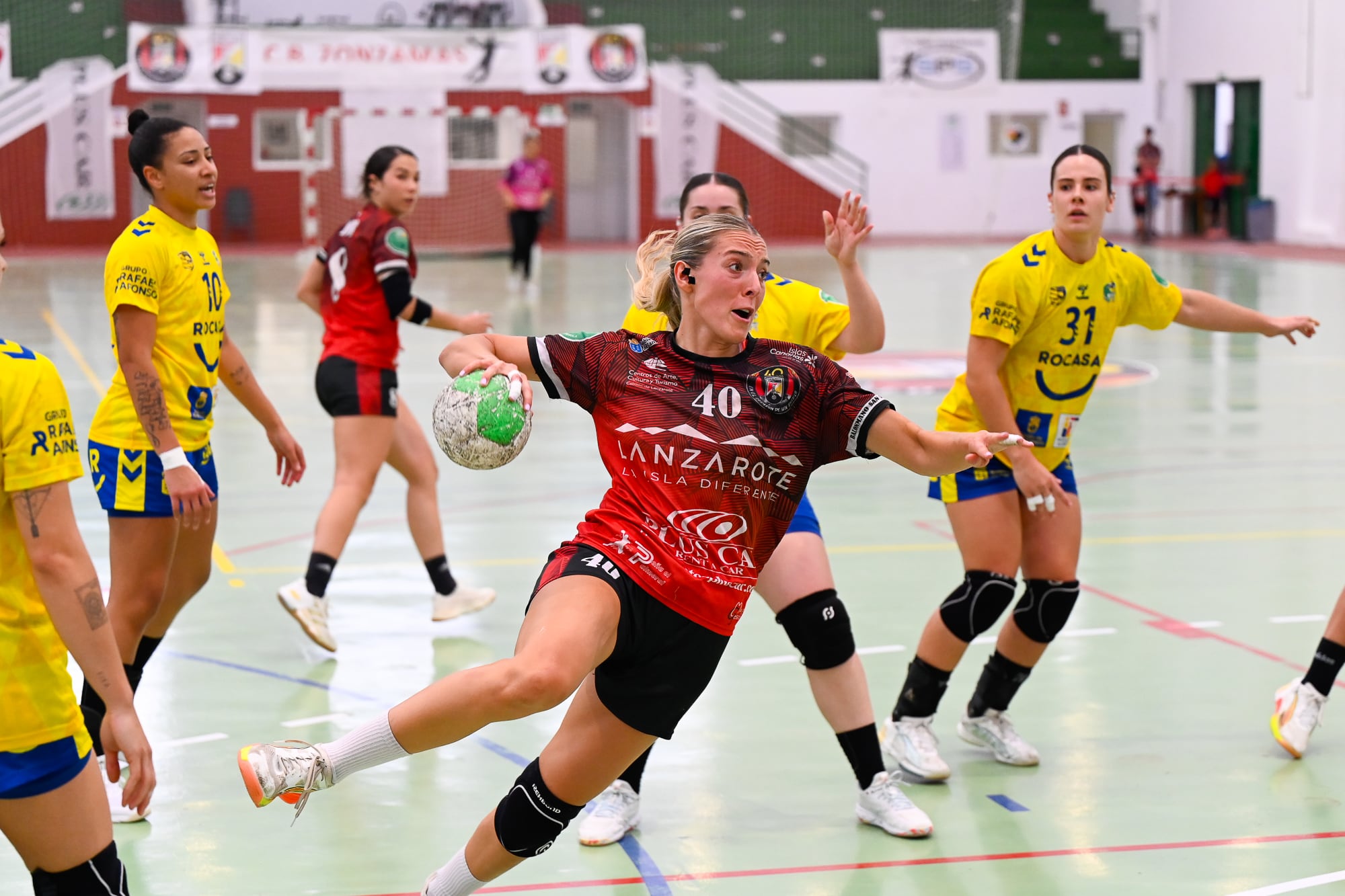 Lanzamiento del Zonzamas Plus Car Lanzarote frente al Rocasa Gran Canaria.