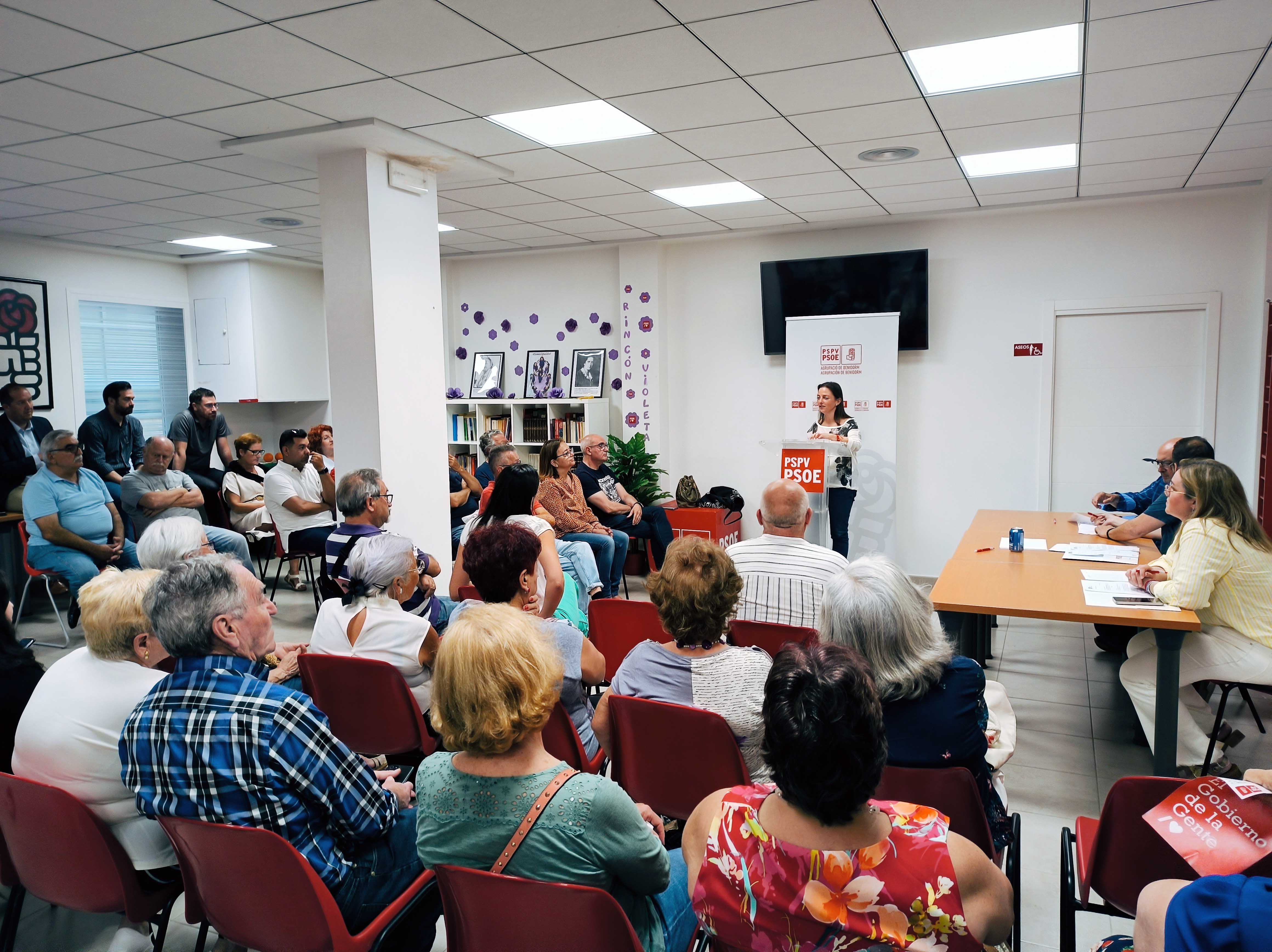 Un momento de la asamblea extraordinaria del PSOE de Benidorm tras las elecciones del 28 de mayo