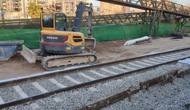 Instalación de una segunda vía para el intercambiador de ejes de trenes en la vía de Moreda a la altura del barrio granadino Cerrillo de Maracena