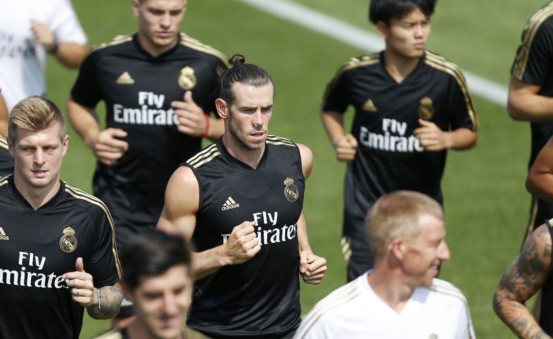 Gareth Bale entrena con sus compañeros durante la pretemporada que está realizando el Real Madrid en Canadá.