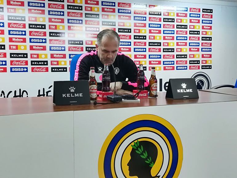 Josip Visnjic en sala de prensa