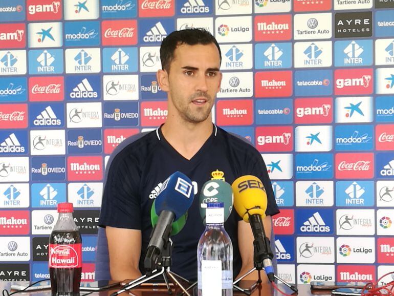 Miguel Linares durante una rueda de prensa en El Requexón.