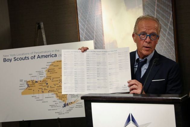 El abogado de las víctimas, Jeff Anderson, durante la rueda de prensa