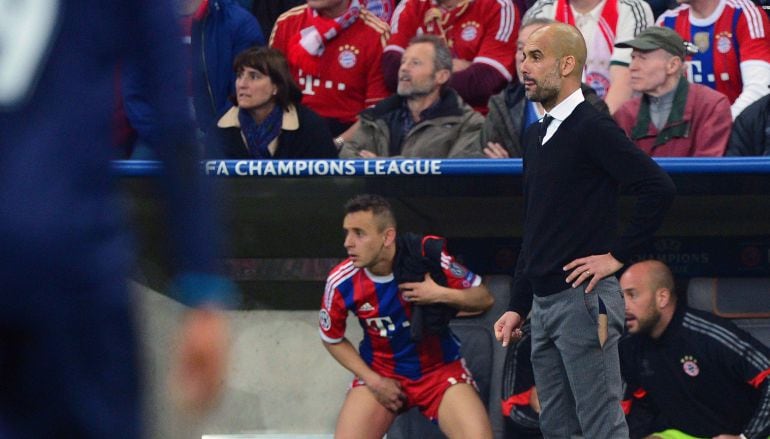 El pantalón de Guardiola se ha roto en pleno Bayern - Oporto.