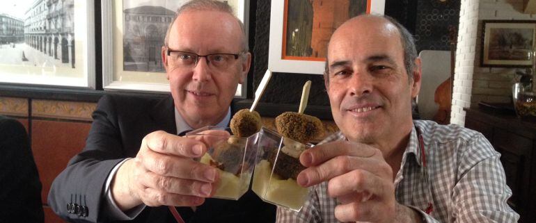 Isaac Sanromà, president de la Cambra de Comerç de Reus (esquerra) i Jaume Batista, coordinador de la Ganxet Pintxo.