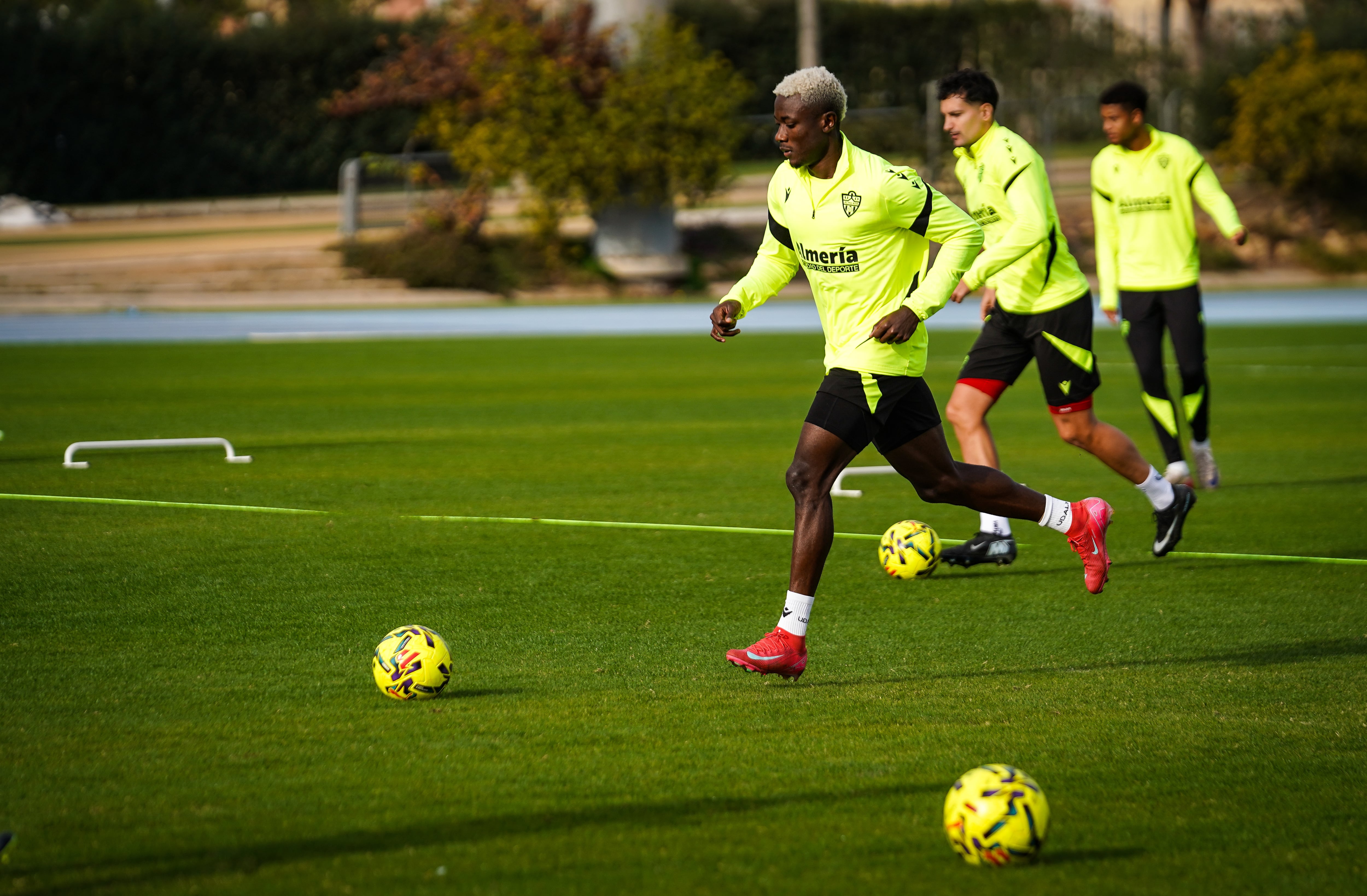 Patrick Soko en el entrenamiento del campo Anexo del Estadio de los Juegos Mediterráneos.