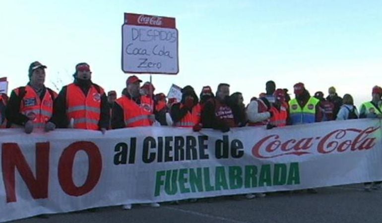 Trabajadores de Fuenlabrada durante una de las manifestaciones que realizaron pidiendo la apertura de la fábrica fuenlabreña.