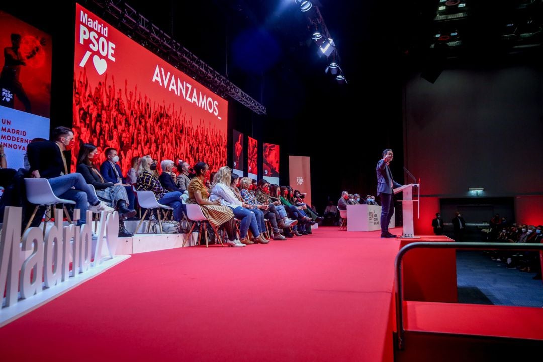 El presidente del Gobierno, Pedro Sánchez, interviene en el acto de clausura del Congreso del PSOE-M, a 13 de noviembre de 2021, en Madrid (España).