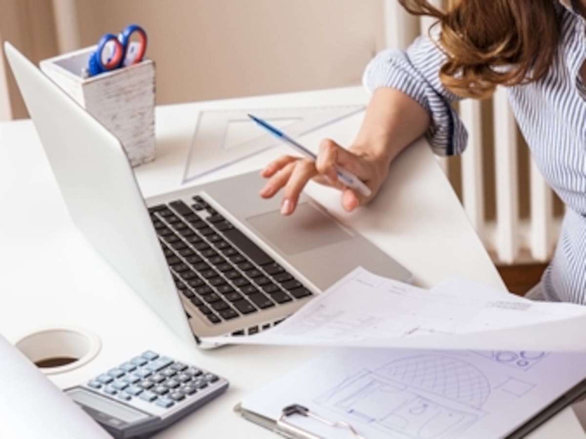 El "agujero" de las horas extra no pagadas: 441.000 trabajadores regalaron 2,5 millones de horas semanales a sus empresas en 2025