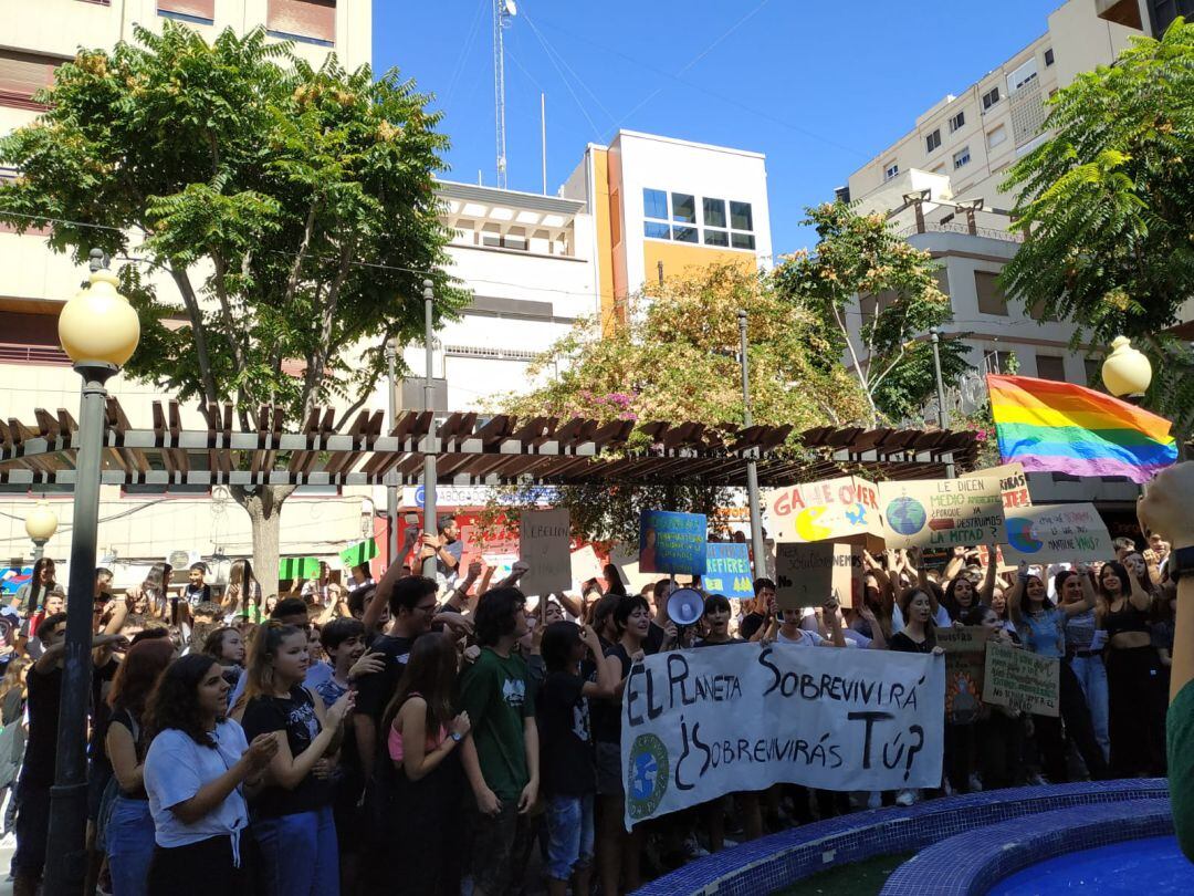 Concentración en la Plaza Sagasta de Elda