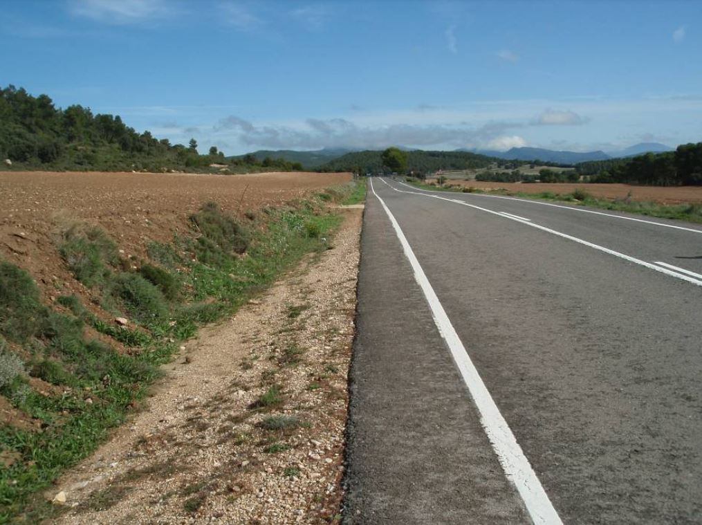 Estado actual de uno de los puntos de la CV-803 en el que se actuará en este proyecto de refuerzo del firme.