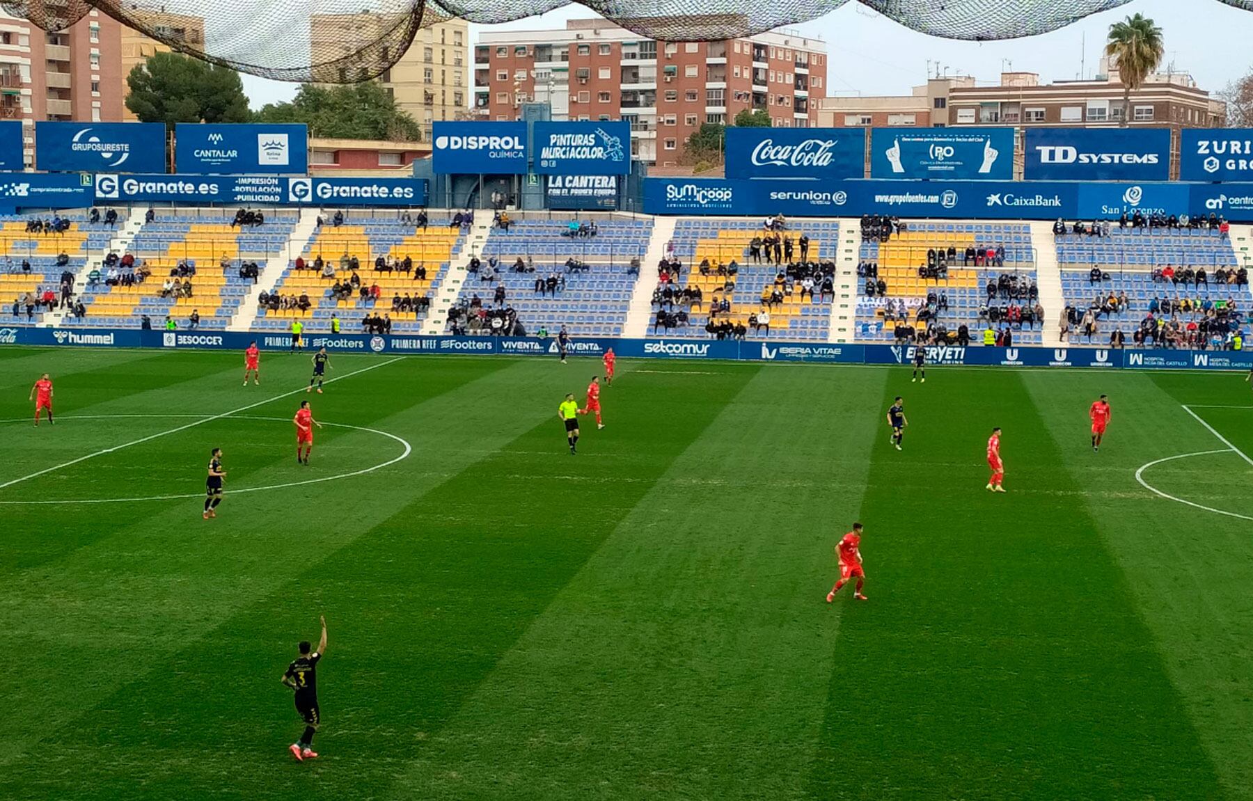 Un instante del partido entre el UCAM Murcia y Alcoyano