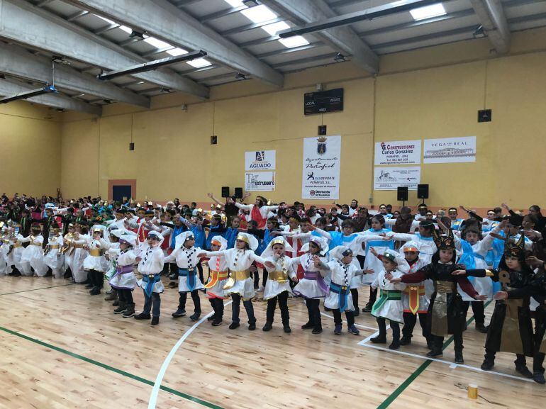 Alumnos del centro durante la fiesta de carnaval