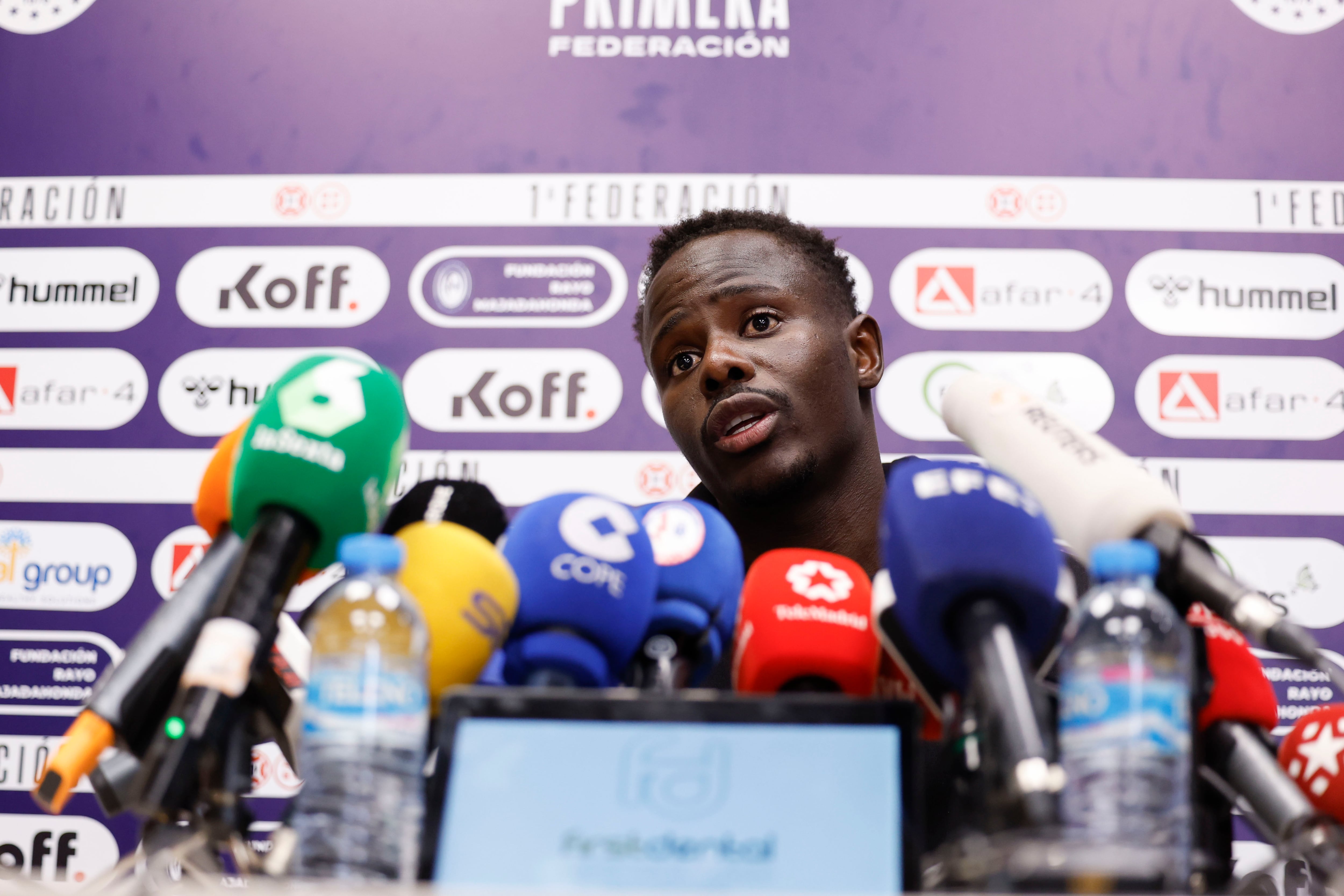 El portero del Rayo Majadahonda, Cheikh Kane Sarr durante la rueda de prensa ofrecida este martes en la Ciudad Deportiva La Oliva.