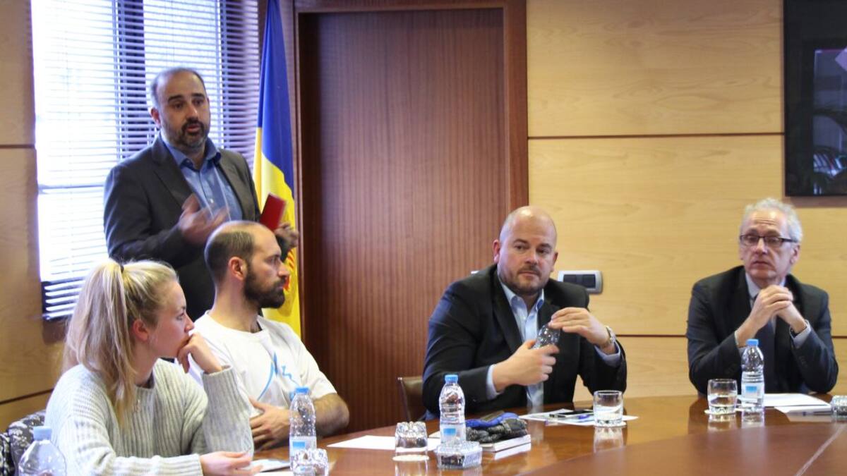 Els locals d'oci del Pas demanen tancar cada dia a les 5 de la matinada