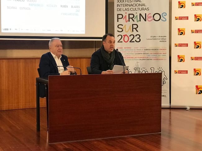 Miguel Gracia, presidente de la DPH, y Germán Quimasó, director de Sonda 3 Producciones, en la presentación del cartel de Pirineos Sur