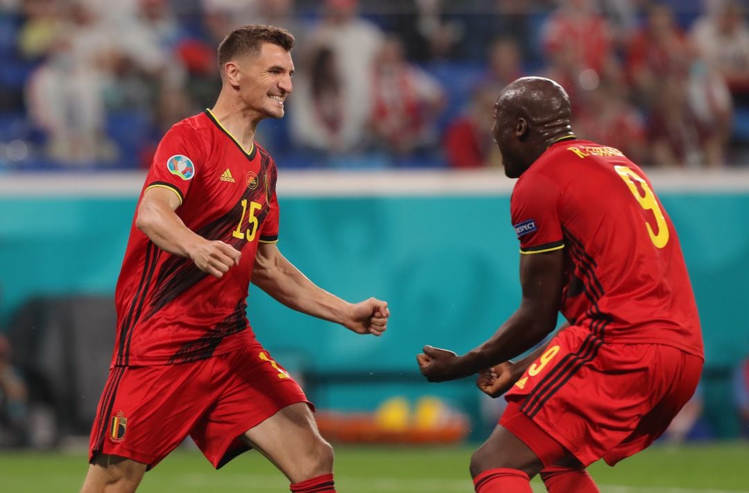 Lukaku y Meunier celebran el segundo tanto