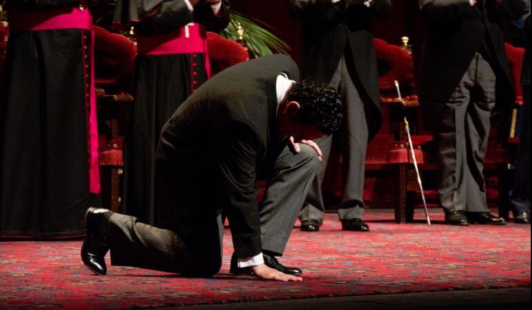 Rafael González-Serna agradece la ovación del público que abarrotó el Teatro de la Maestranza