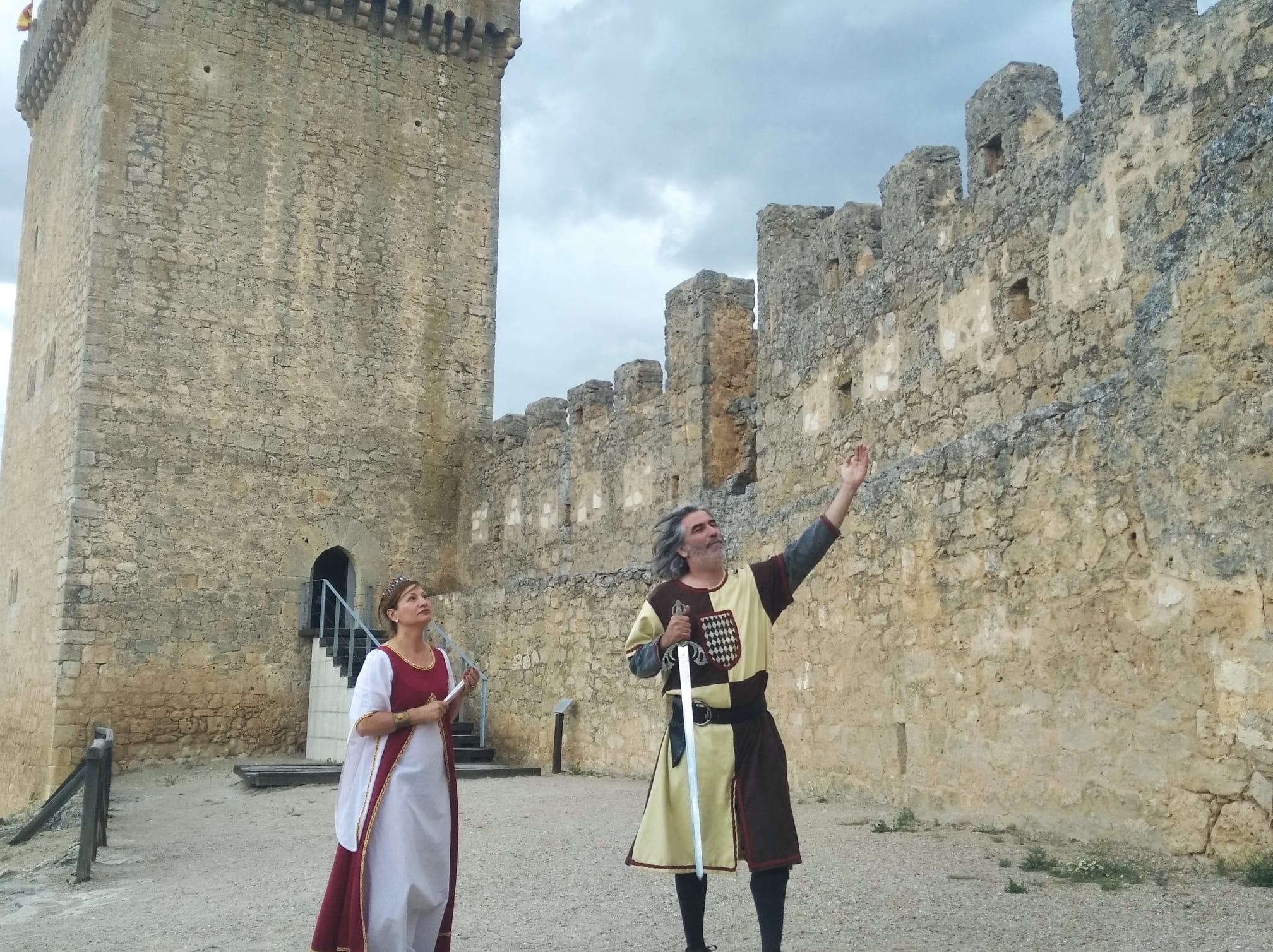 Raquel Aparicio y Sergio García encarnan los personajes que reciben al público en el castillo