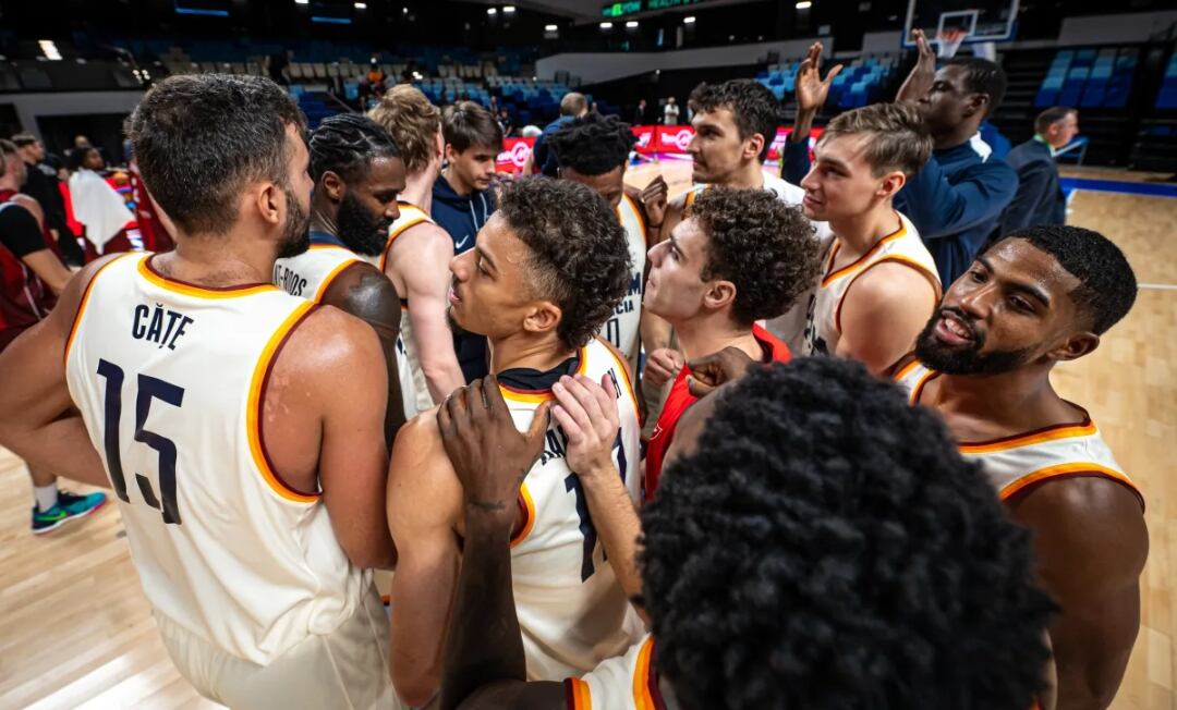 La plantilla de UCAM Murcia celebra el pase a la final