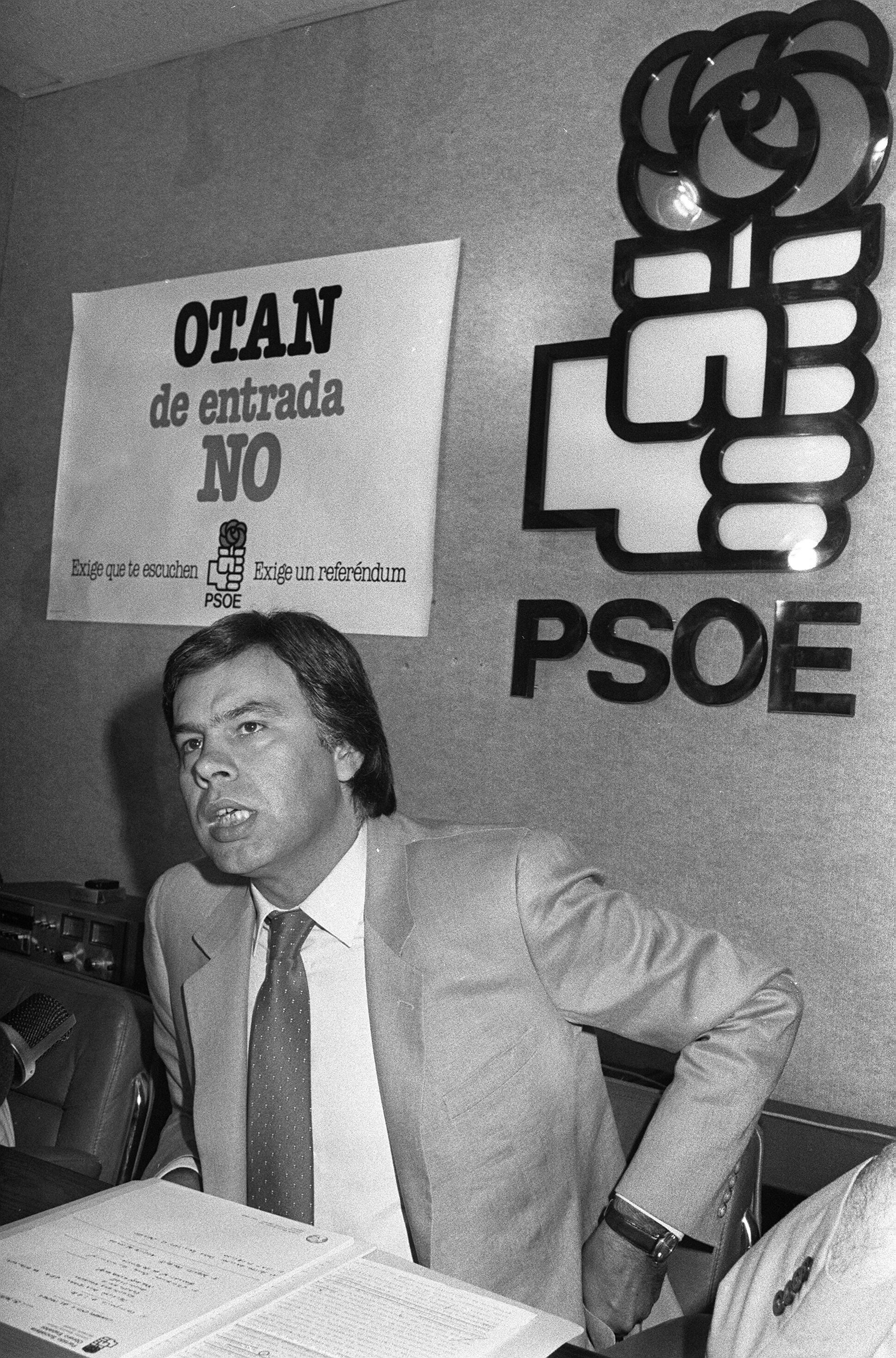 El PSOE pensaba que &quot;de entrada NO&quot; a la OTAN. Luego cambió de opinión