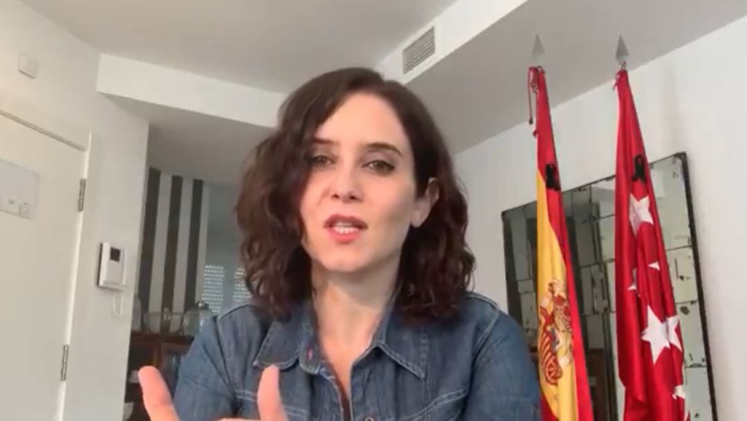 La presidenta de la Comunidad de Madrid, Isabel Díaz Ayuso, en el vídeo en el que cuenta que ha recibido el alta tras 25 días de aislamiento por coronavirus.