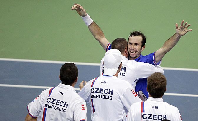 Stepanek celebra con los suyos la Ensaladera de la República Checa