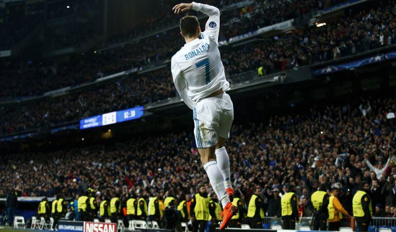 Cristiano Ronaldo celebra uno de sus últimos goles con los blancos