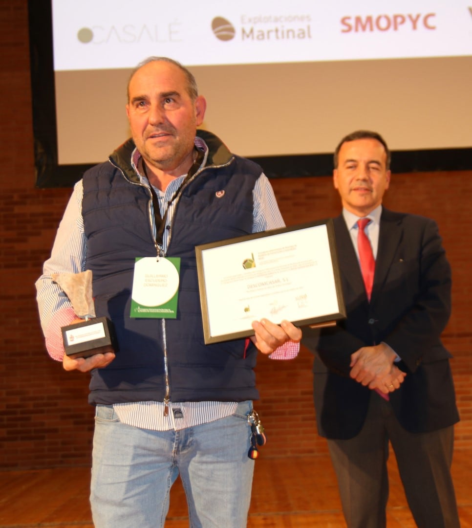 Guillermo Escudero recogiendo el premio