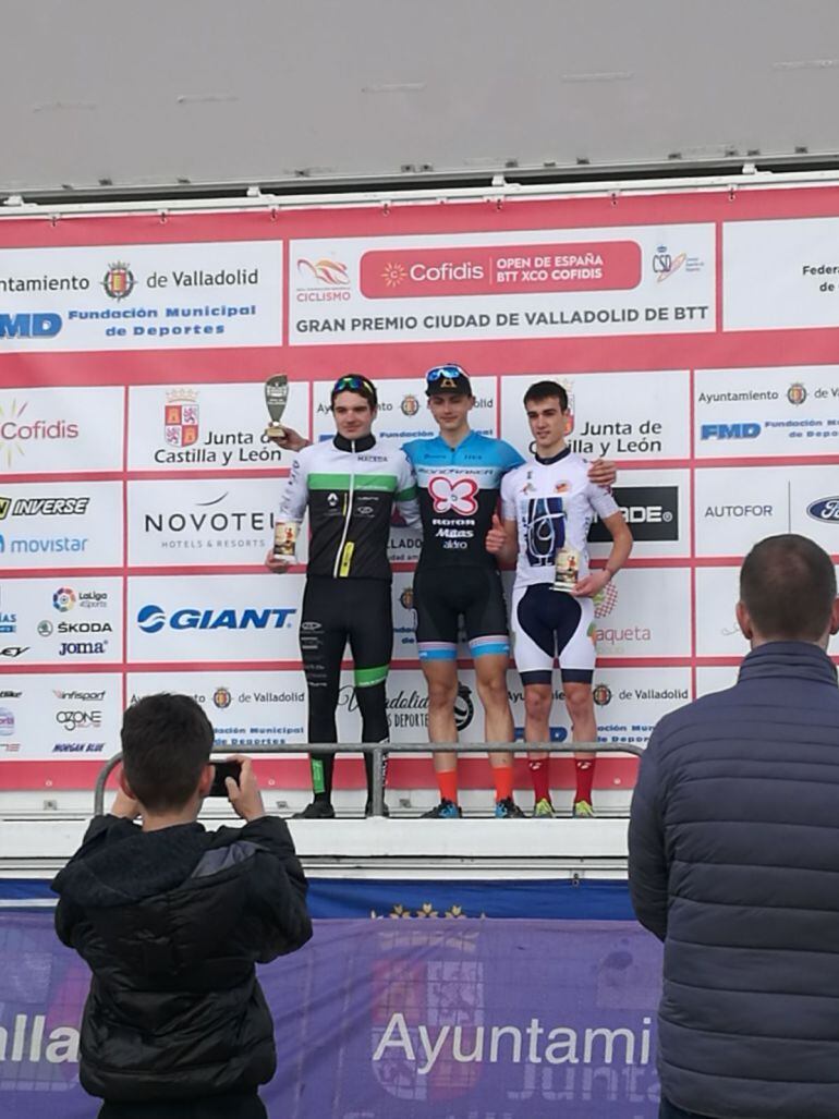 Carlos Canal, del Club Ciclista de Maceda, segundo en el Open de Valladolid, en la categoría junior