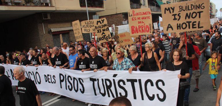 Barcelona ha viscut algunes manifestacions de veïns demanant més regulació dels pisos turístics