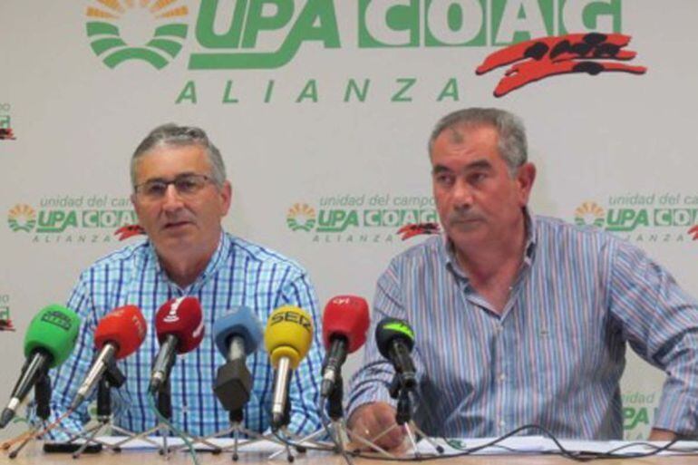 Los secretarios provinciales de COAG, Lorenzo Rivera, y de UPA, Aurelio González, en rueda de prensa 