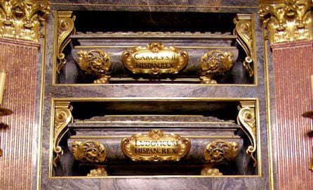 Sepulcros en la Cripta Real del Monasterio de El Escorial