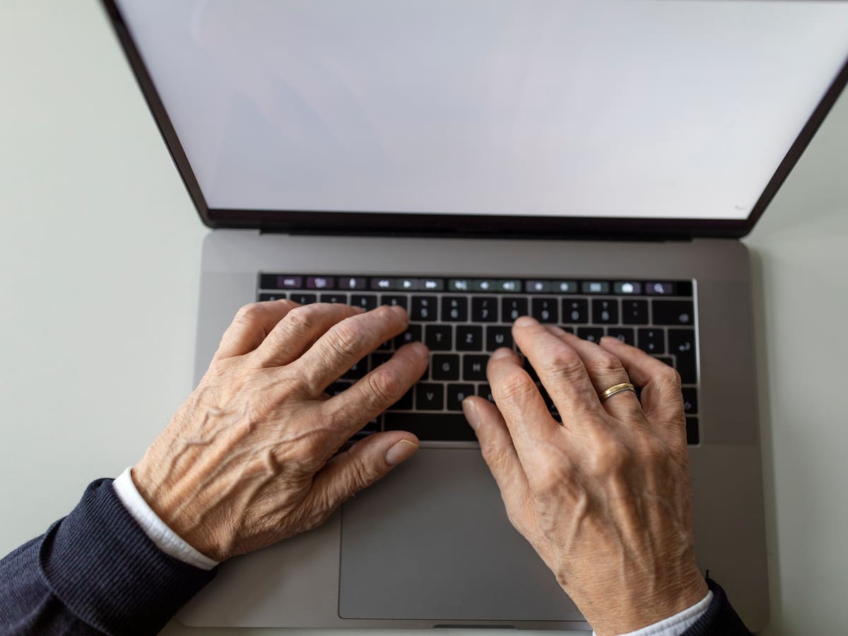 Un hombre de 79 años tiene una pensión de 45 euros y sigue trabajando todos los días: "Disfruto haciéndolo"