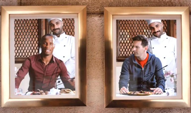 La rivalidad entre Didier Drogba y Leo Messi ha saltado de los estadios de fútbol a los restaurantes.
