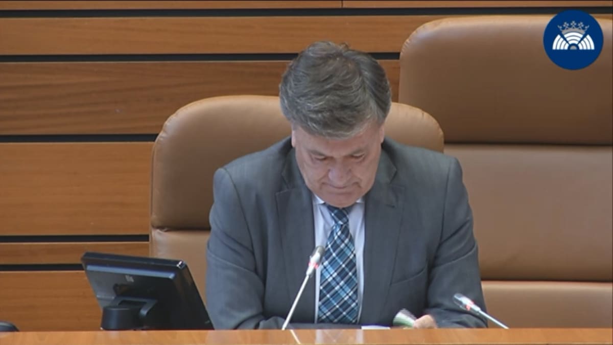 Francisco Vázquez, vicepresidente de las Cortes: "Que se jodan"