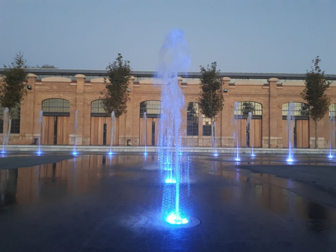 Fuentes iluminadas en el Parque Central de Valencia